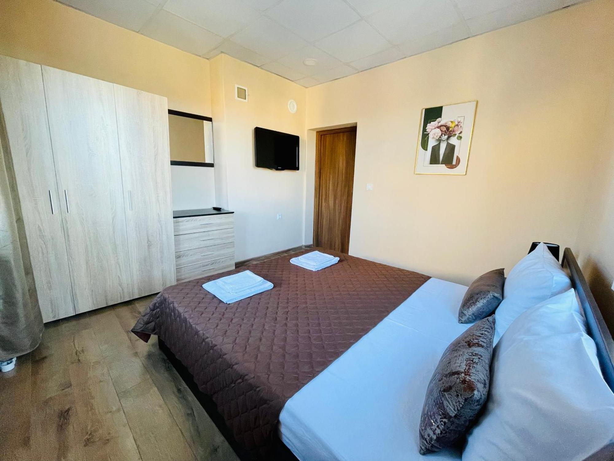 Forest Oasis Guest House Free Parking 萨帕雷瓦巴尼亚 外观 照片